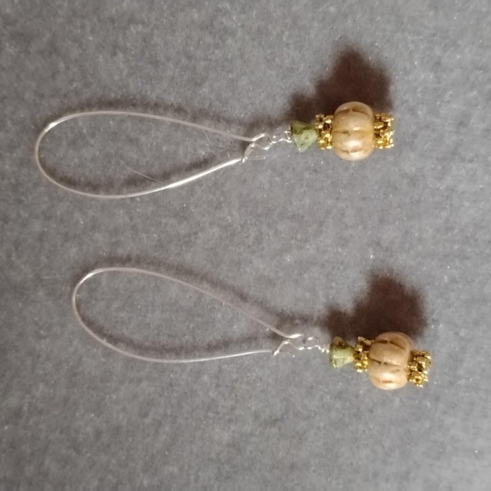 🎃Hand Crafted Pumpkin Beaded Earrings🎃 - Picture 4 of 4